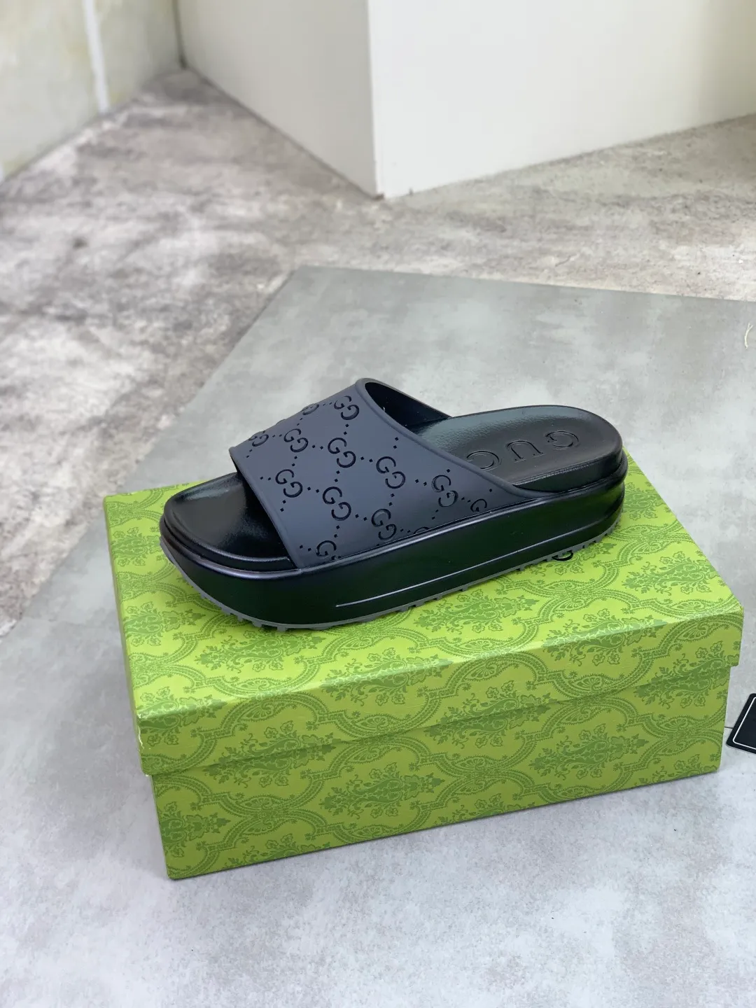 Men's Men's Shoes 💰P300💰[New Style] High Version 🎁🎁🎁 GUCCI New Year of the Snake casual slippers, original official website, perfect workmanship, transmitting a kind of noble luxury, sublimating its definition of luxury in Gucci's high-end extraordinary craftsmanship. Original Gucci double G combination outsole, code number: 35-46, complete package